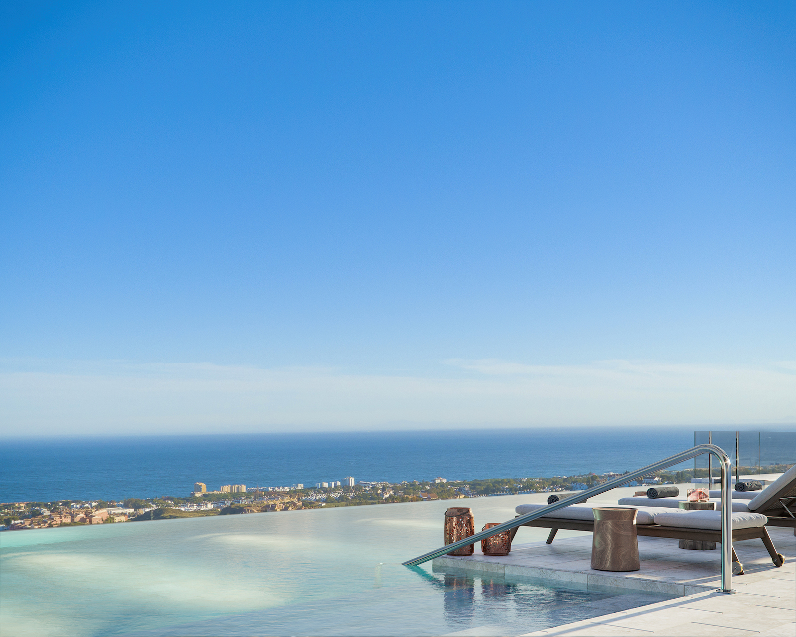 13_Alma_pool_side