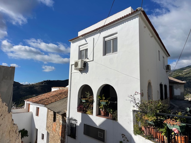 House in Canillas de Albaida - Image 3