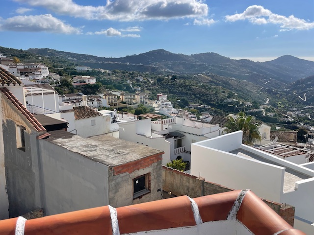 House in Canillas de Albaida - view 1