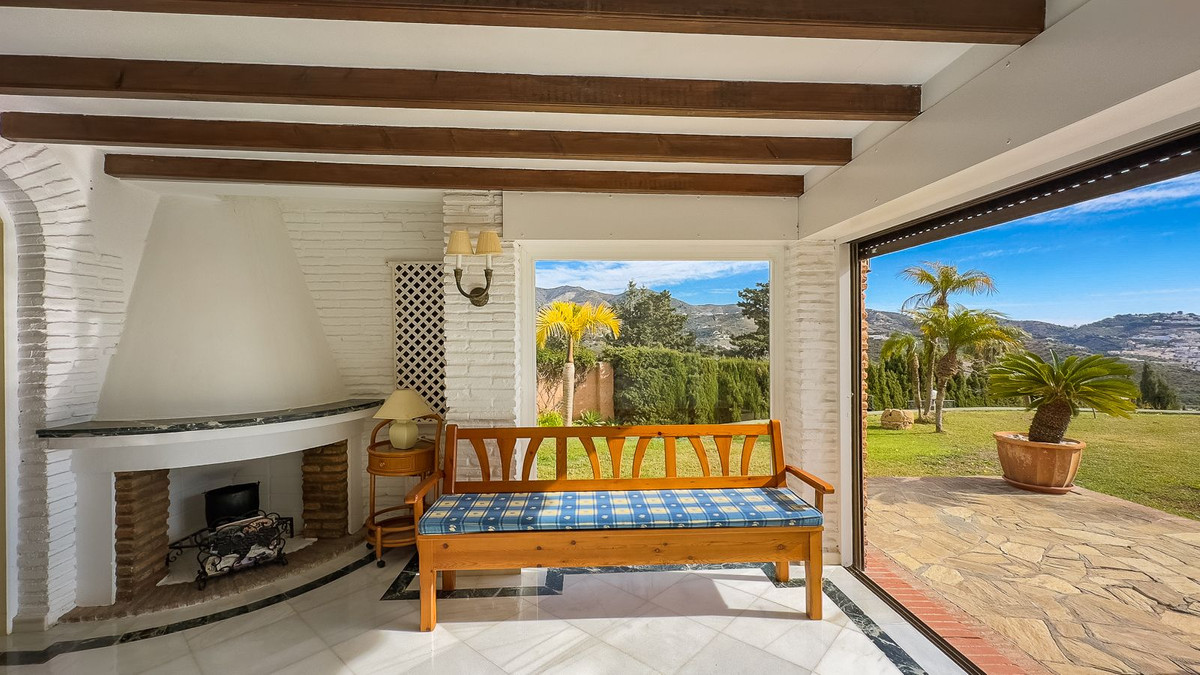 Detached Villa for sale in La Herradura €1490000 Ref R4229824