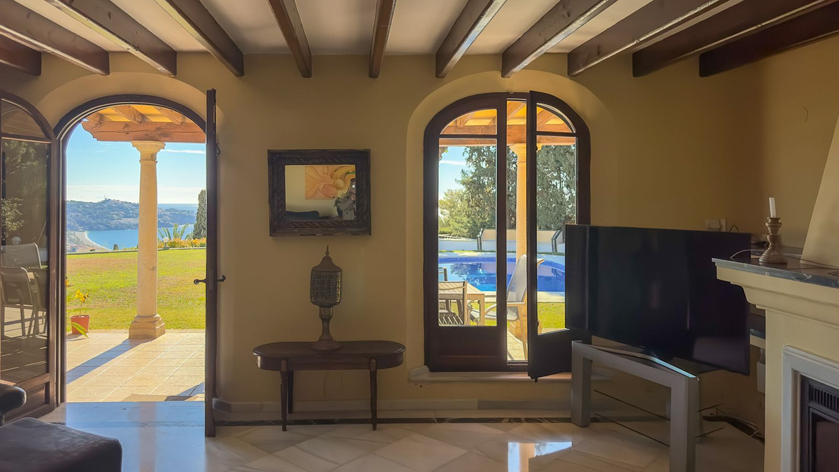 Detached Villa for sale in La Herradura €1490000 Ref R4229824