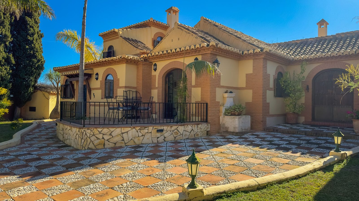 Detached Villa for sale in La Herradura €1490000 Ref R4229824