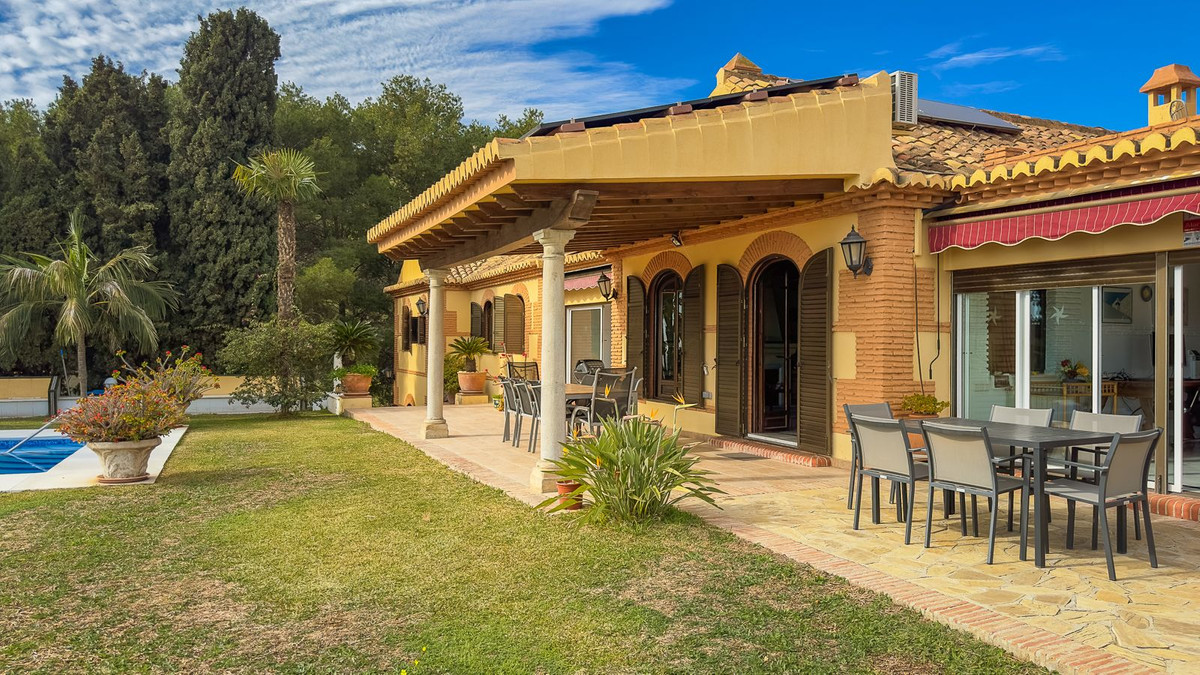 Detached Villa for sale in La Herradura €1490000 Ref R4229824