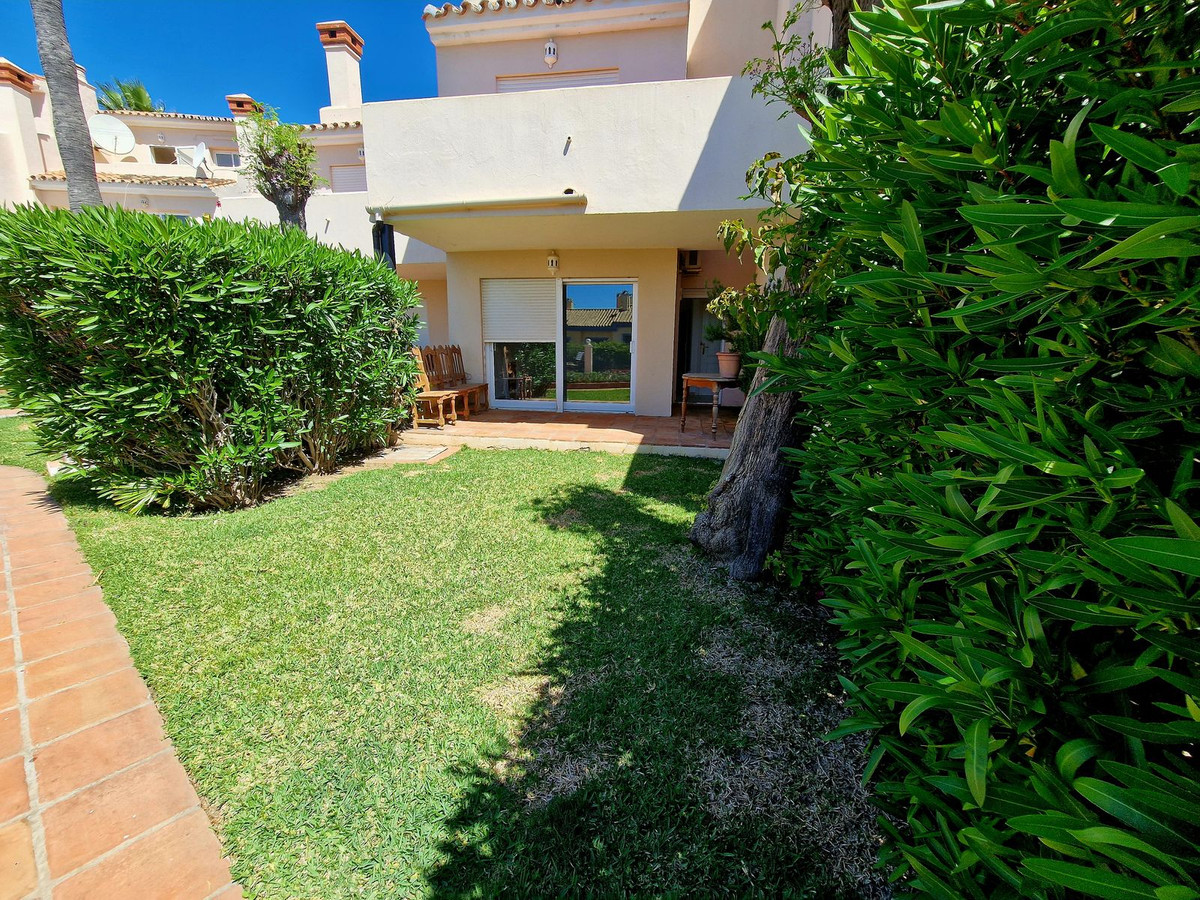 Townhouse for sale in La Duquesa €255000 Ref R4299502