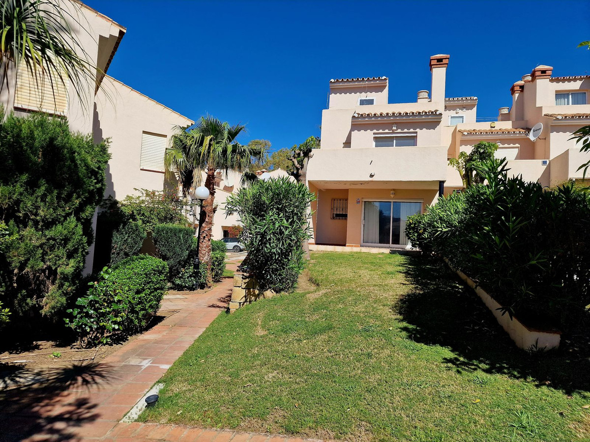 Townhouse for sale in La Duquesa €255000 Ref R4299502