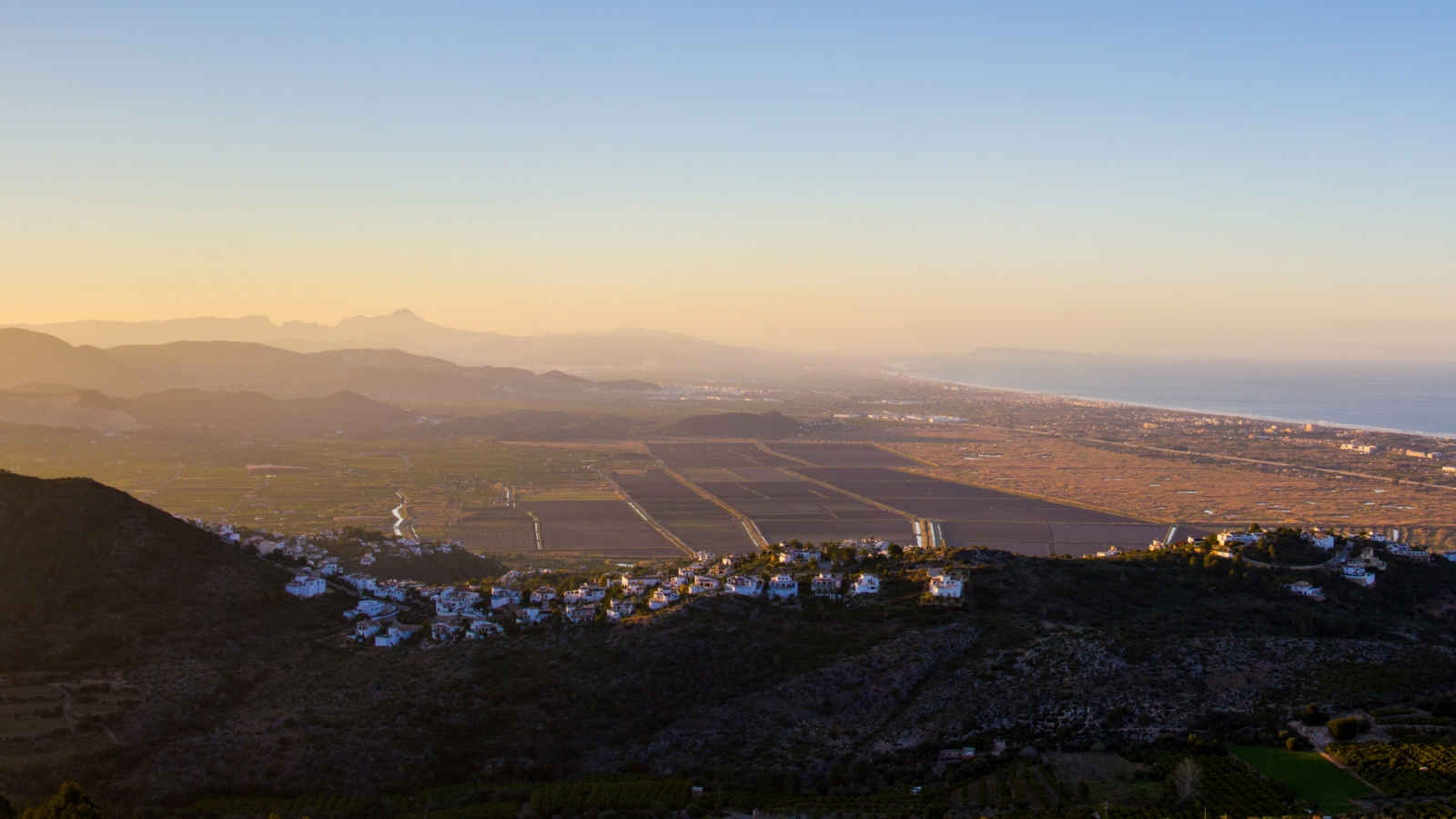 shutterstock 1362893873 - Pego, Alicante
