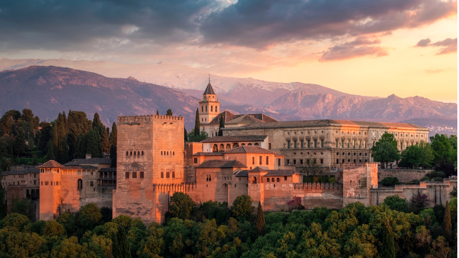 shutterstock 1675948360 - La Alhambra, Granada