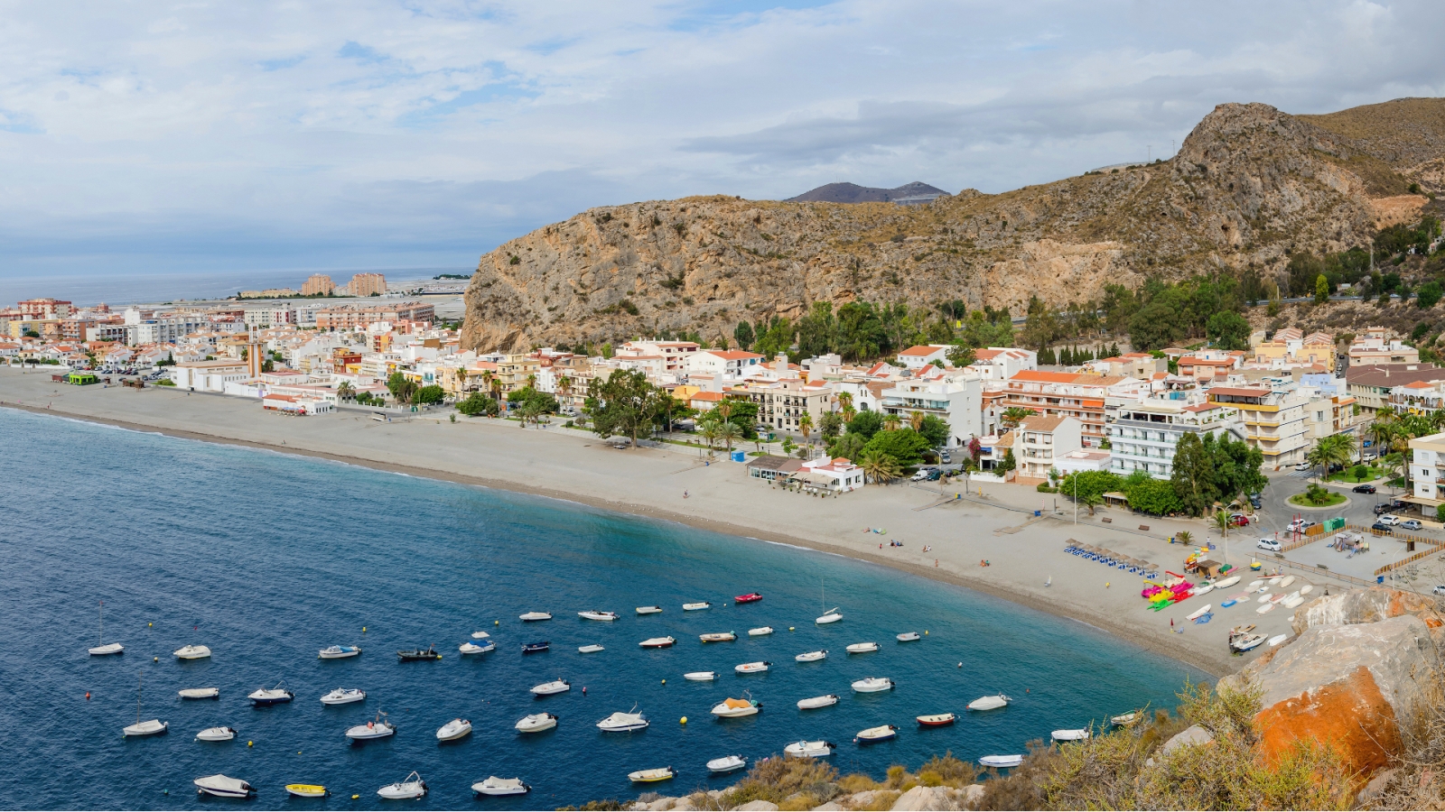 shutterstock 327065147 - Playa en Calahonda
