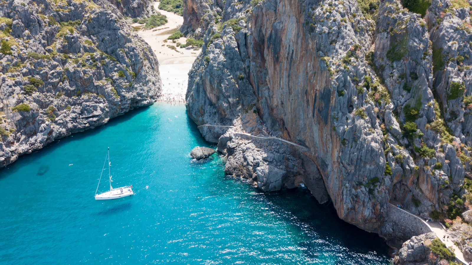 shutterstock 1449619139 - la bahía de Sa Calobra, Mallorca