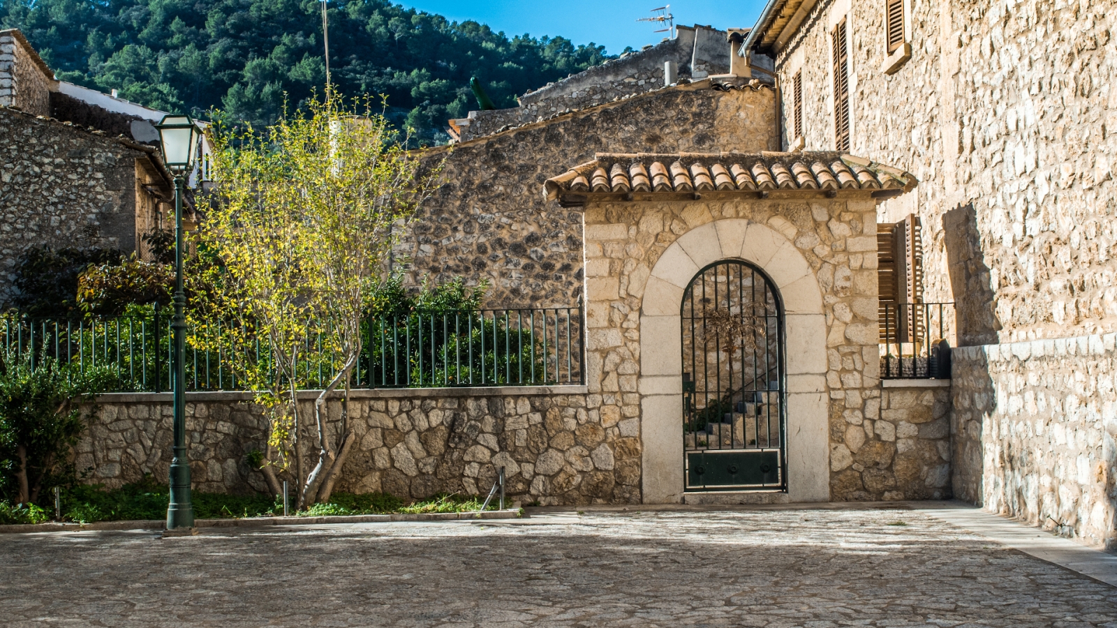 shutterstock 1723127677 - Mancor de la Vall