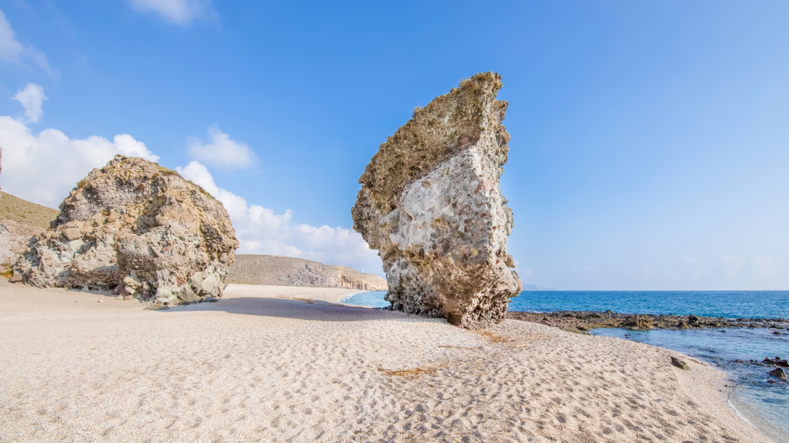 shutterstock 1258542565 - Playa de los Muertos