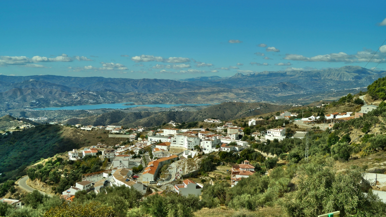 shutterstock 1728456220 - Viñuela