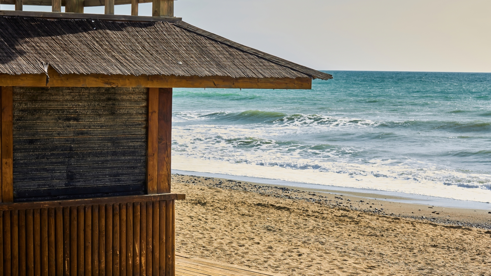 shutterstock 2013628955 - Playa de San Pedro Alcantara en Marbella