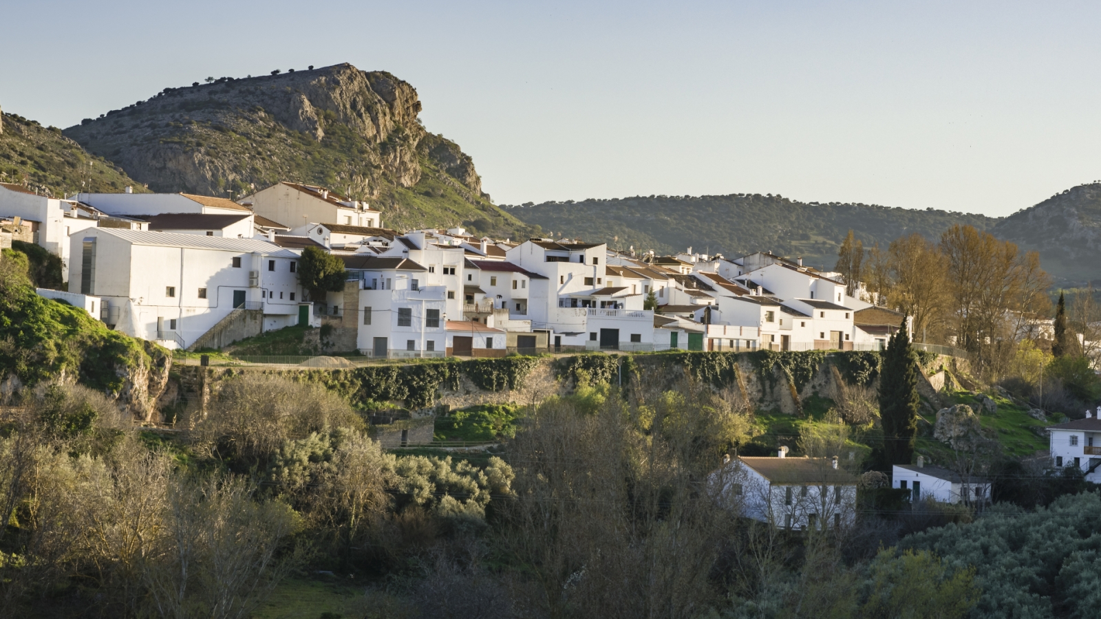 shutterstock 605371160 - Cuevas del Becerro