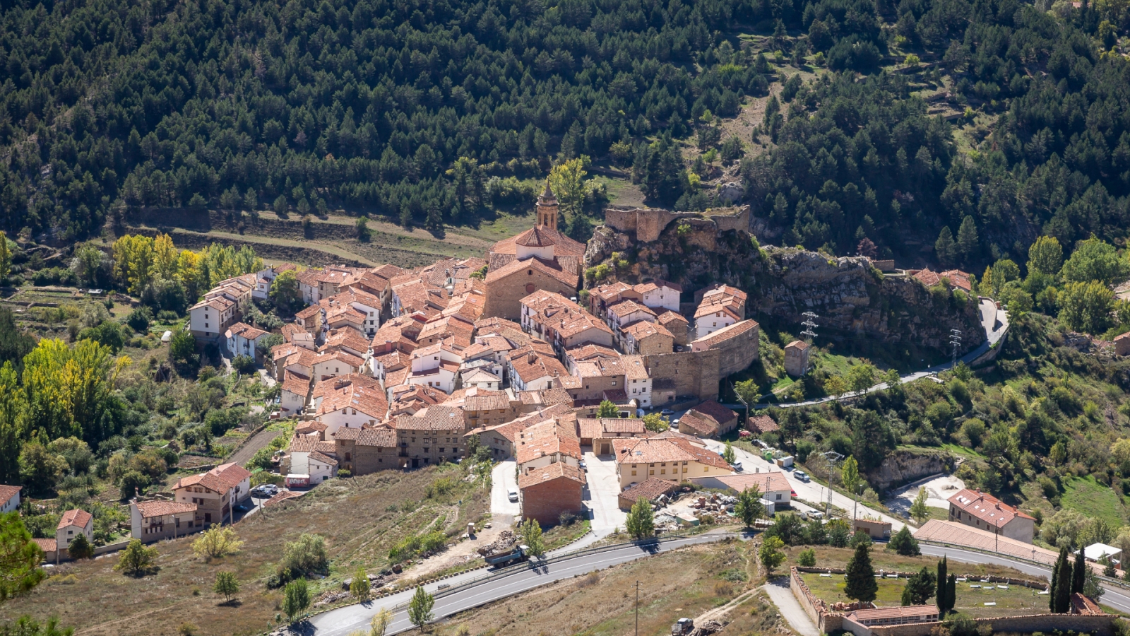 shutterstock 1407757337 - Linares de Mora