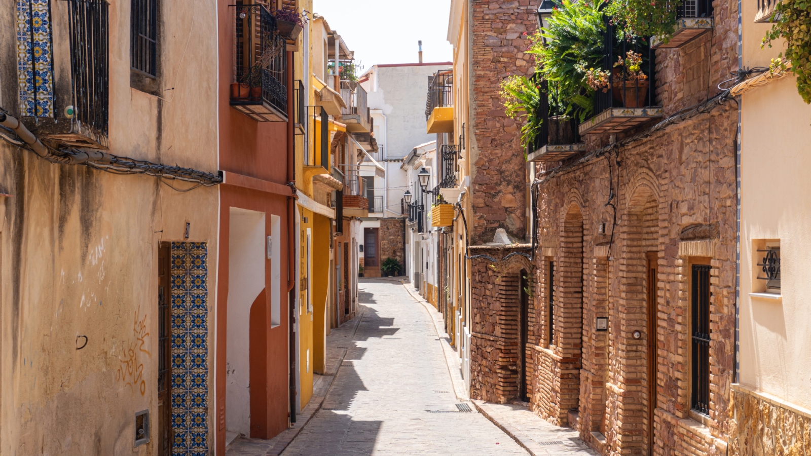 shutterstock 2013792971 - Serra